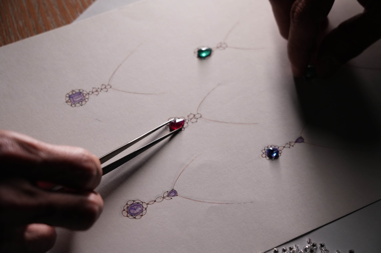 Outils de joaillerie sur l'établi