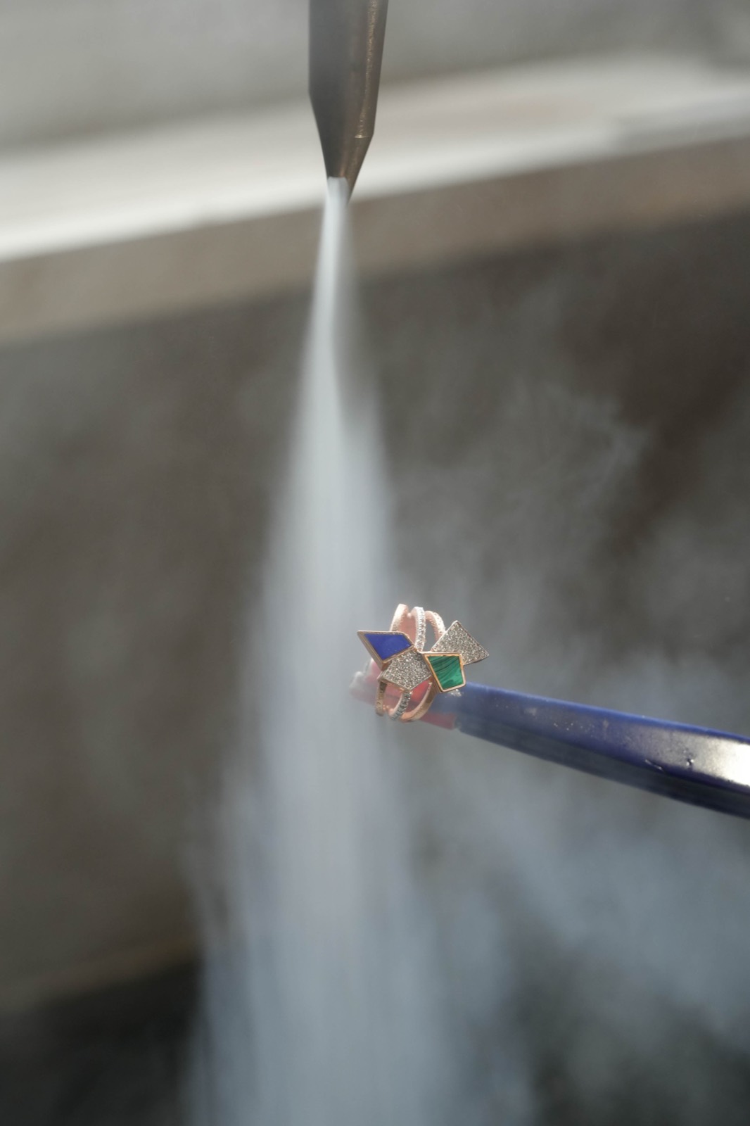 Nettoyage vapeur d'une bague sertie